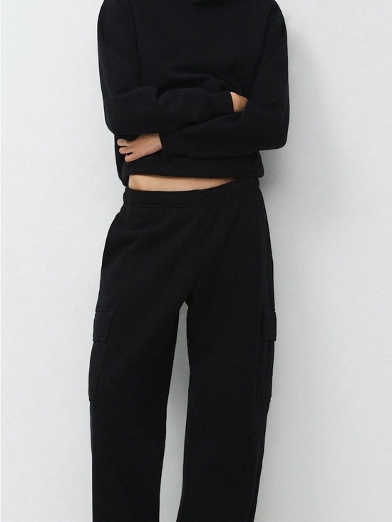 Aritzia Pants - Aritzia Black Cargo Sweats size S